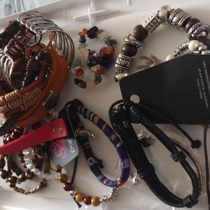 Several bracelets lot of 21